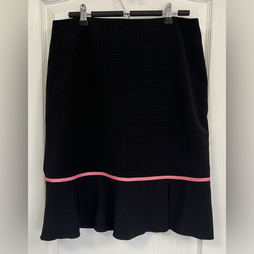Limited Edition Lined London Fog Black Skirt with Pink Accent Size 12